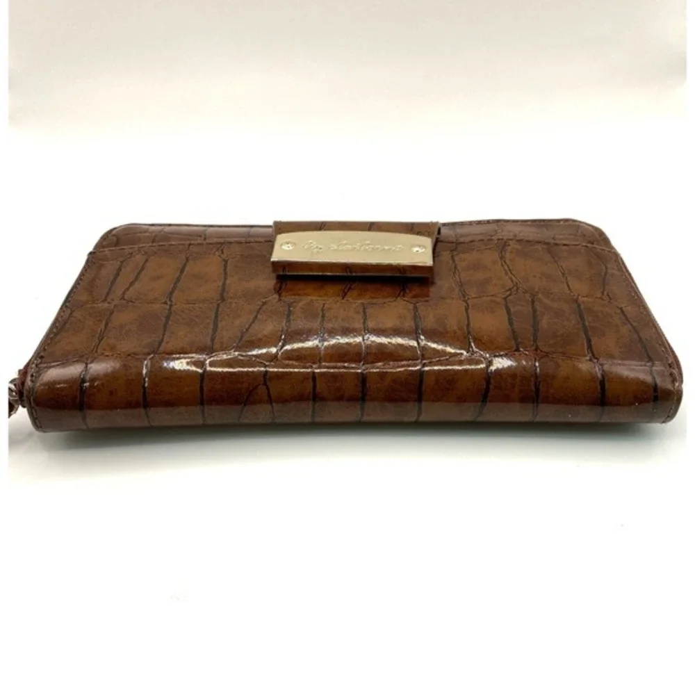 Vintage Liz Claiborne Embossed Faux Croc Leather Zip Around Wallet‎ Women Brown